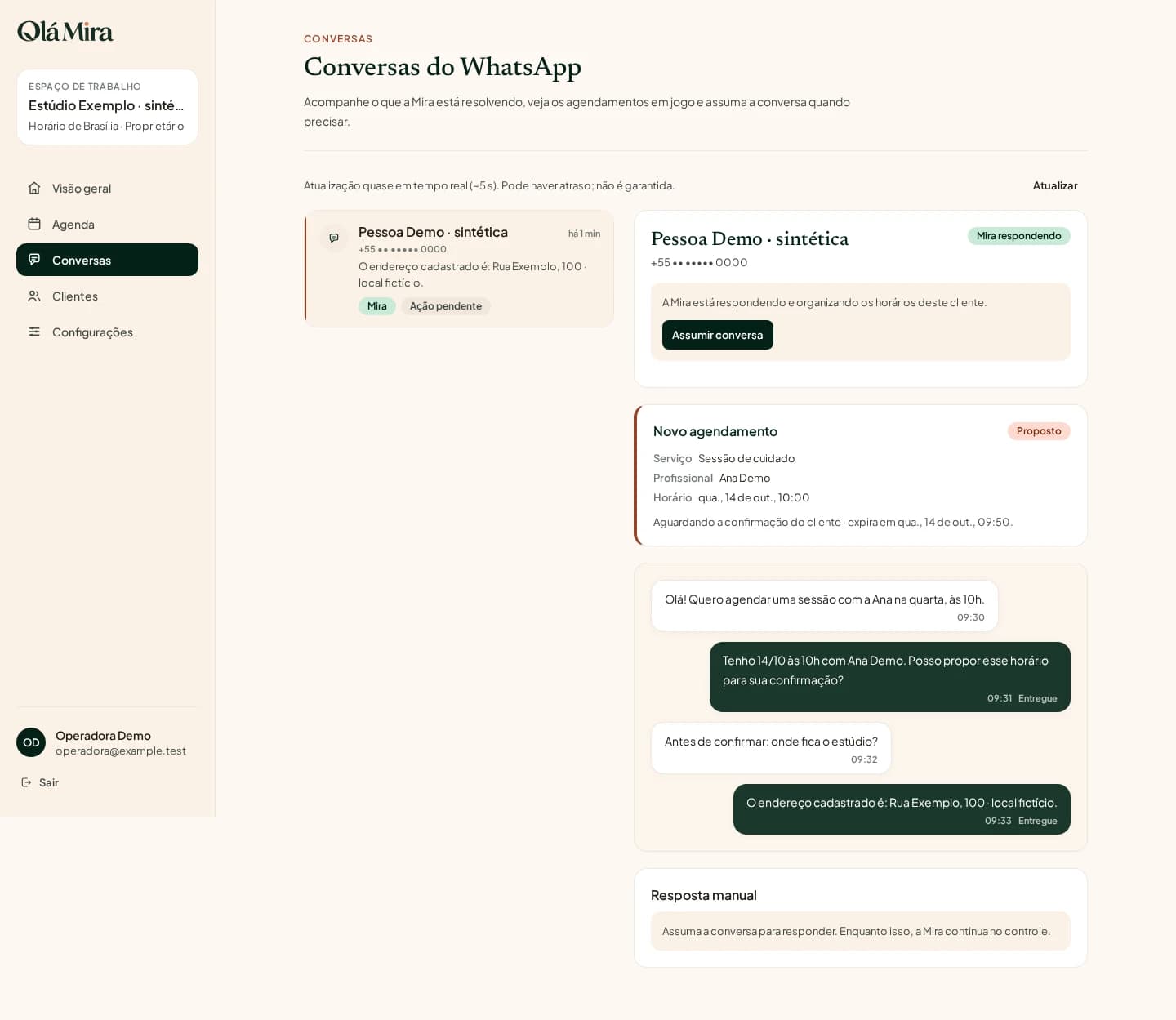 Inbox original com pedido sintético, proposta de horário, contexto e botão para assumir a conversa.
